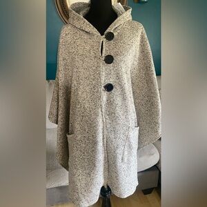 NWT Le Moda Hooded Poncho